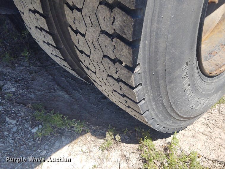 image for item DE6940 1996 Blue Bird TC2000  school bus