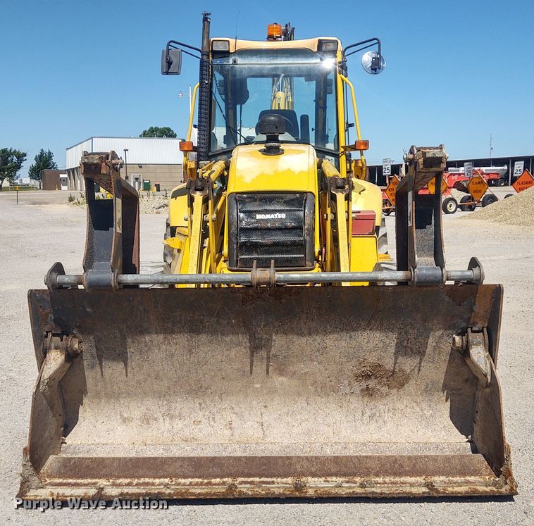 image for item DE6955 Komatsu WB140  backhoe