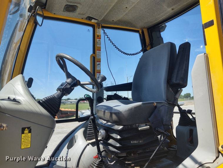 image for item DE6955 Komatsu WB140  backhoe