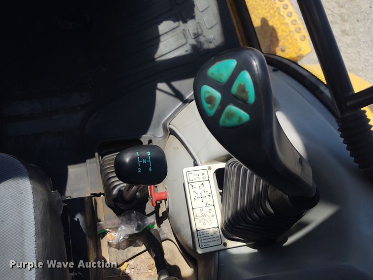 image for item DE6955 Komatsu WB140  backhoe