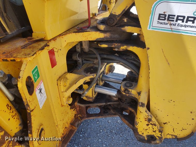 image for item DE6955 Komatsu WB140  backhoe