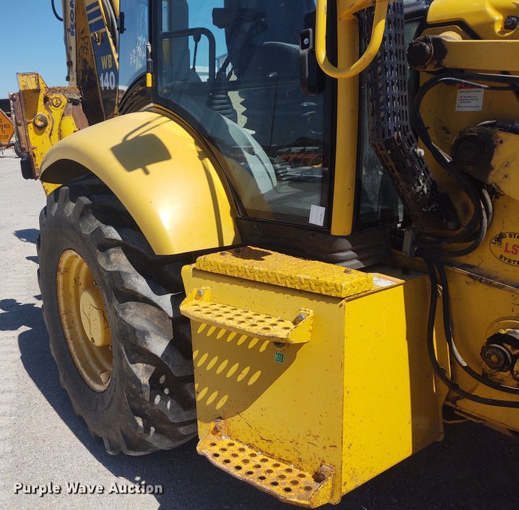 image for item DE6955 Komatsu WB140  backhoe