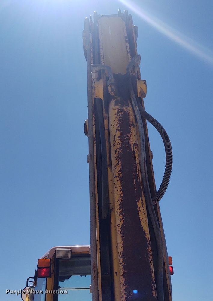 image for item DE6955 Komatsu WB140  backhoe