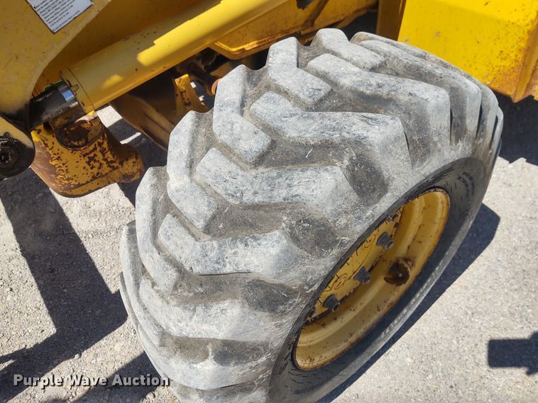 image for item DE6955 Komatsu WB140  backhoe