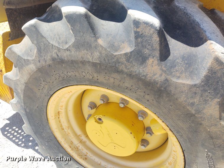 image for item DE6955 Komatsu WB140  backhoe