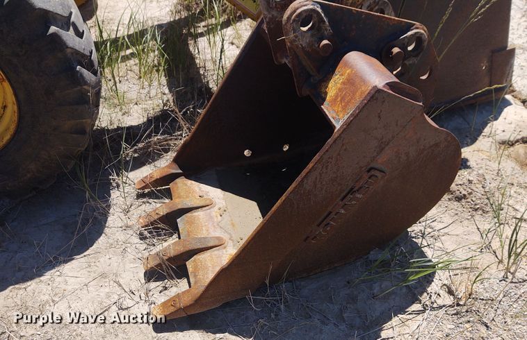 image for item DE6955 Komatsu WB140  backhoe