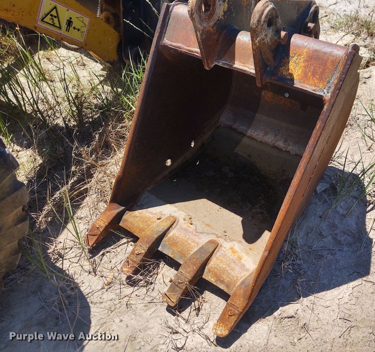 image for item DE6955 Komatsu WB140  backhoe