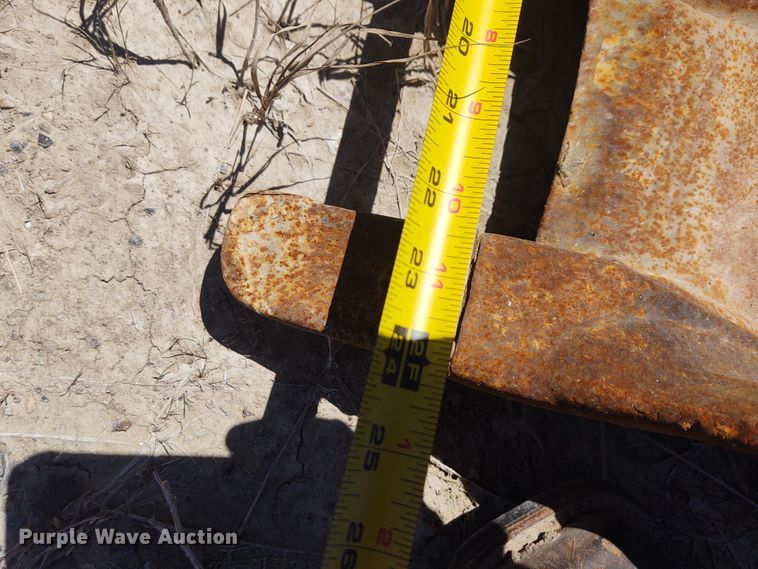 image for item DE6955 Komatsu WB140  backhoe