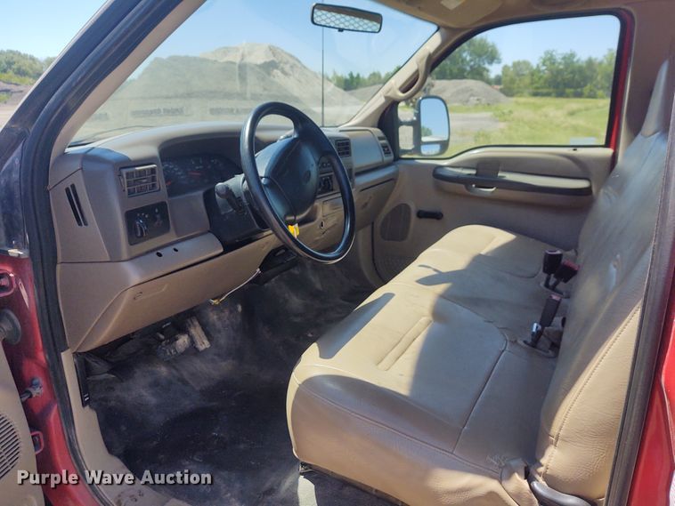 image for item DE6957 2002 Ford F450 Super Duty  flatbed truck