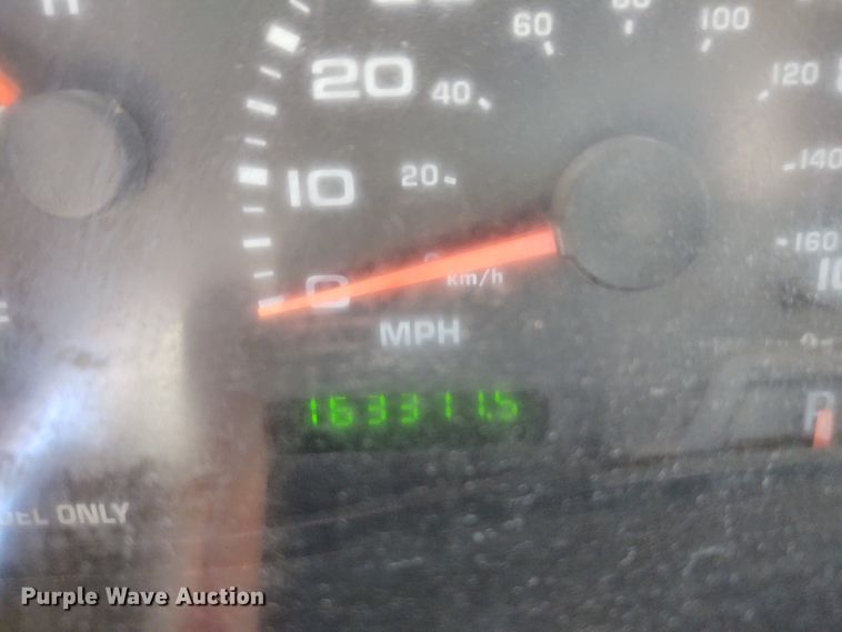 image for item DE6957 2002 Ford F450 Super Duty  flatbed truck