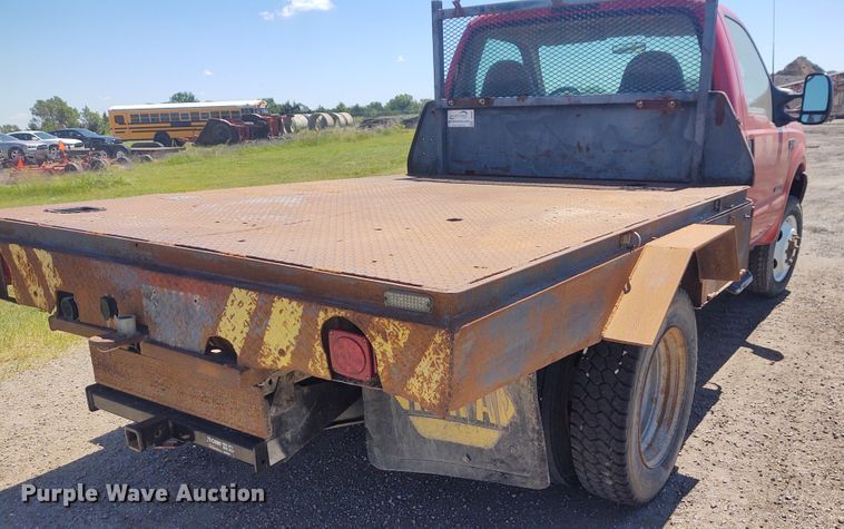 image for item DE6957 2002 Ford F450 Super Duty  flatbed truck