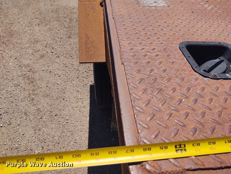 image for item DE6957 2002 Ford F450 Super Duty  flatbed truck