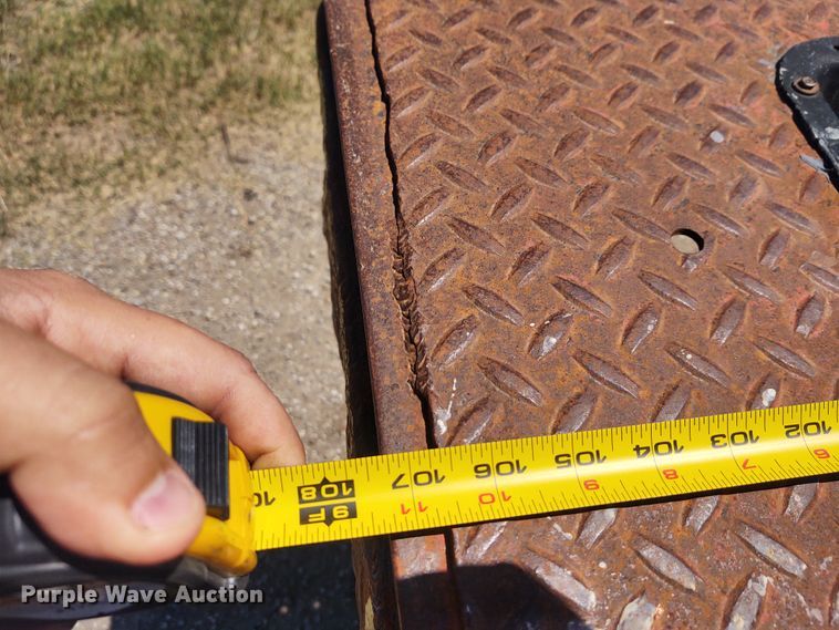 image for item DE6957 2002 Ford F450 Super Duty  flatbed truck