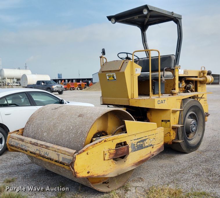image for item DE7011 1987 Caterpillar CS-431  single drum vibratory roller