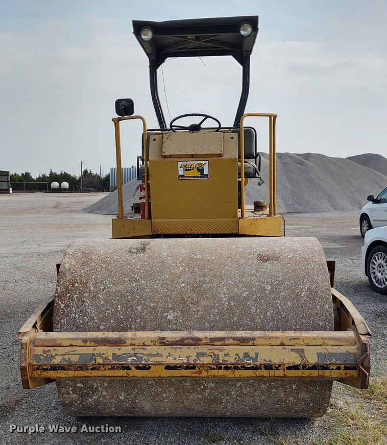 image for item DE7011 1987 Caterpillar CS-431  single drum vibratory roller