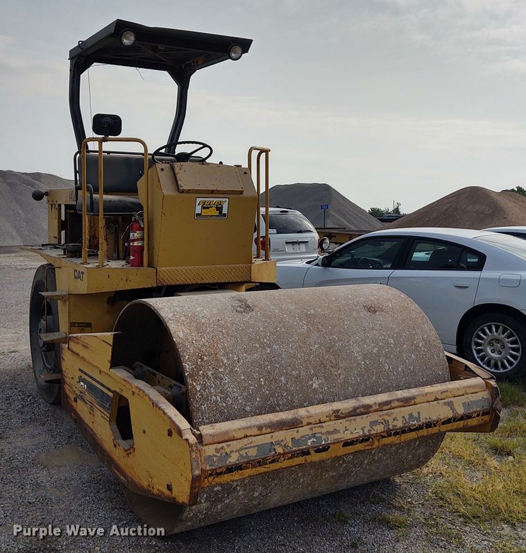 image for item DE7011 1987 Caterpillar CS-431  single drum vibratory roller