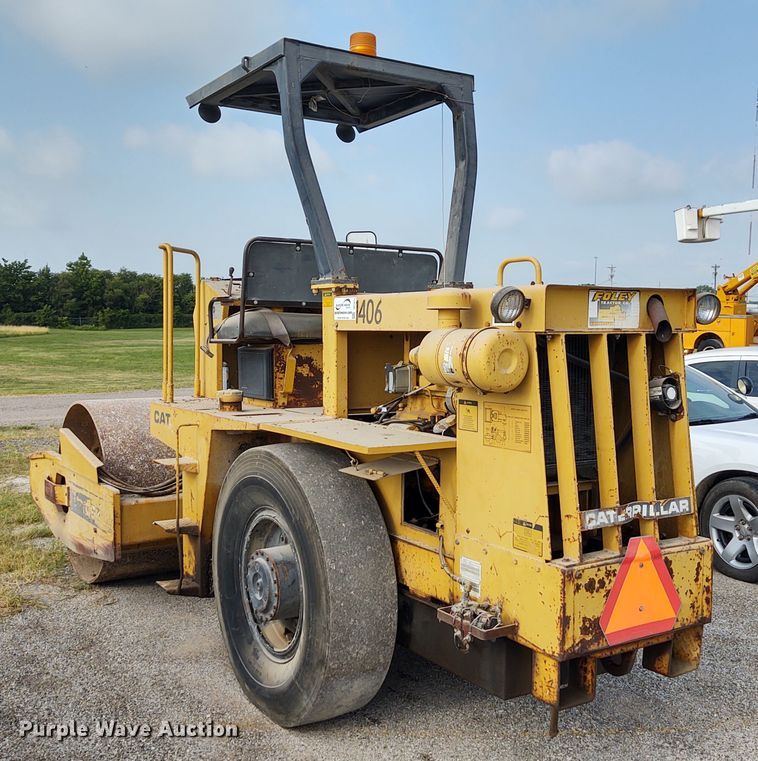 image for item DE7011 1987 Caterpillar CS-431  single drum vibratory roller