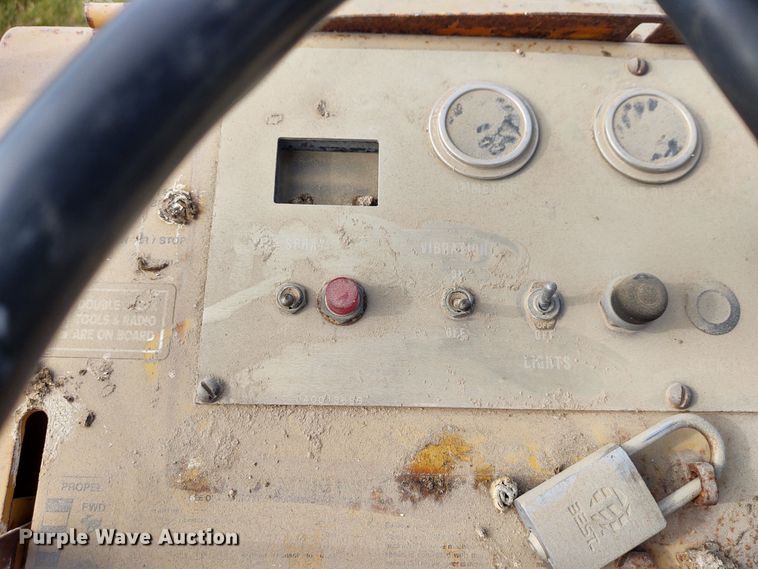 image for item DE7011 1987 Caterpillar CS-431  single drum vibratory roller