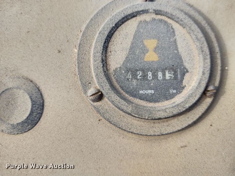 image for item DE7011 1987 Caterpillar CS-431  single drum vibratory roller