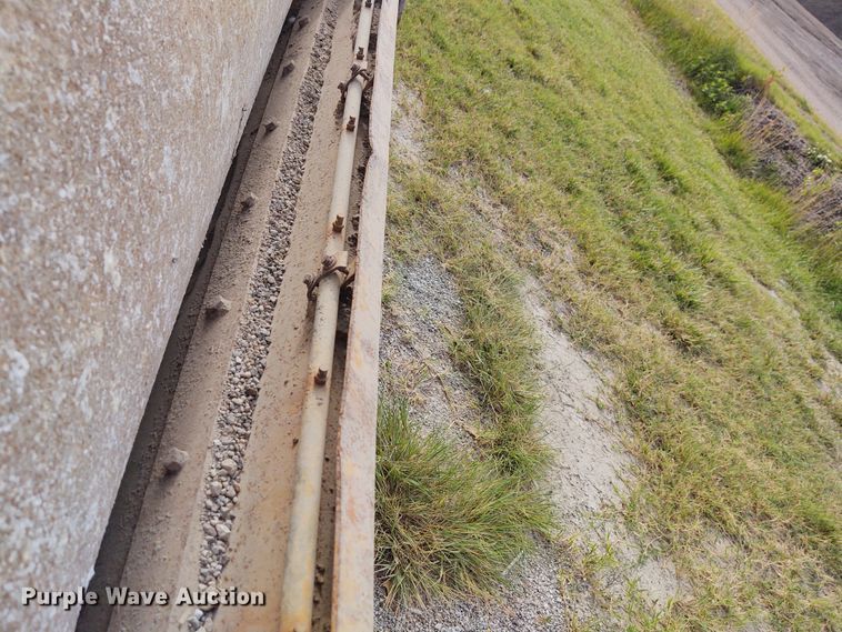 image for item DE7011 1987 Caterpillar CS-431  single drum vibratory roller