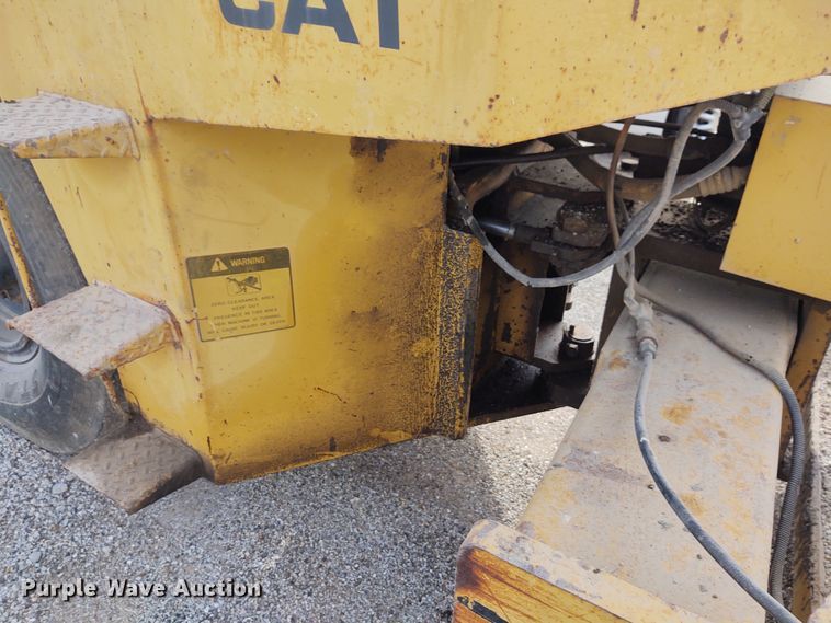 image for item DE7011 1987 Caterpillar CS-431  single drum vibratory roller