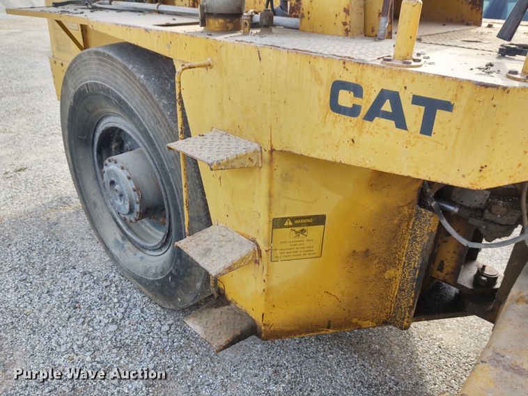 image for item DE7011 1987 Caterpillar CS-431  single drum vibratory roller