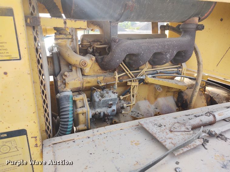 image for item DE7011 1987 Caterpillar CS-431  single drum vibratory roller