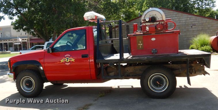 image for item DF4212 1995 GMC Sierra K3500  brush fire truck