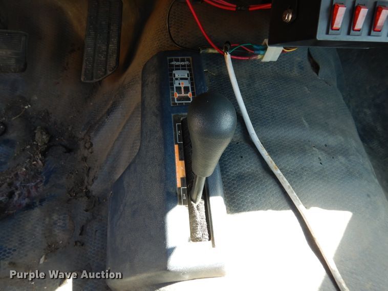 image for item DF4212 1995 GMC Sierra K3500  brush fire truck