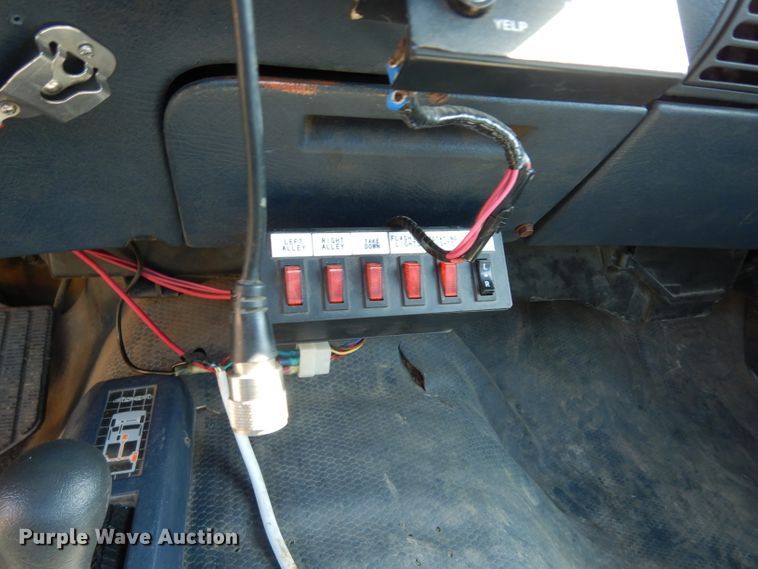 image for item DF4212 1995 GMC Sierra K3500  brush fire truck