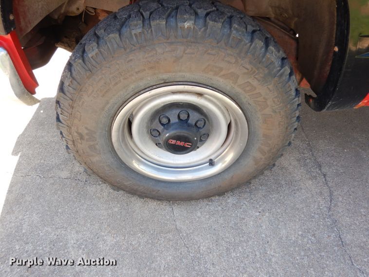 image for item DF4212 1995 GMC Sierra K3500  brush fire truck