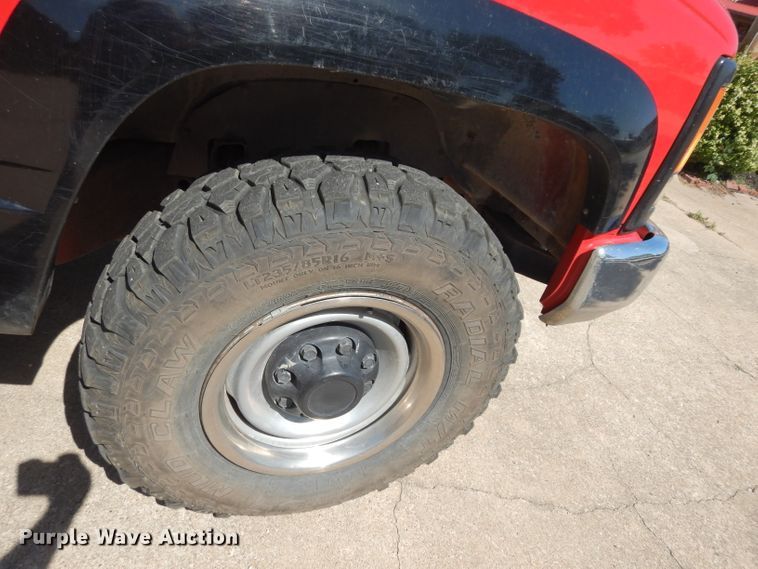 image for item DF4212 1995 GMC Sierra K3500  brush fire truck