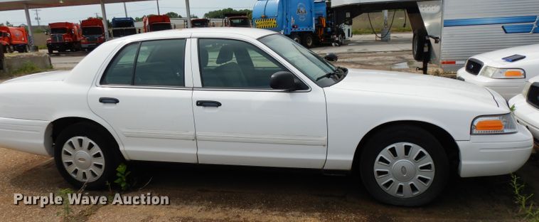 image for item DF4243 2010 Ford Crown Victoria Police Interceptor