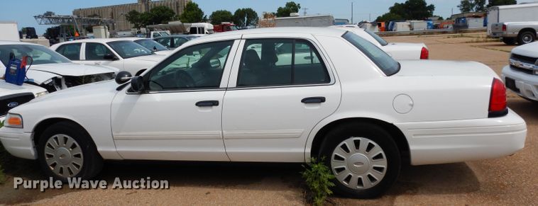 image for item DF4243 2010 Ford Crown Victoria Police Interceptor