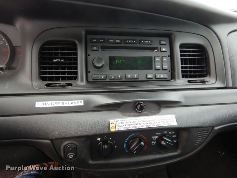 image for item DF4243 2010 Ford Crown Victoria Police Interceptor