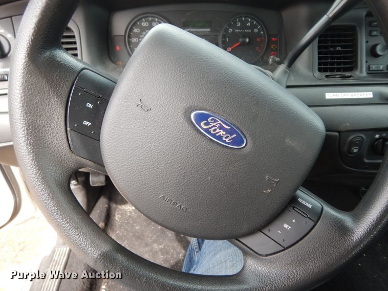 image for item DF4243 2010 Ford Crown Victoria Police Interceptor