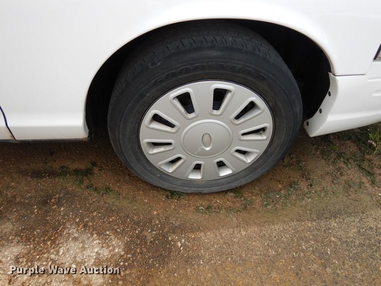 image for item DF4243 2010 Ford Crown Victoria Police Interceptor