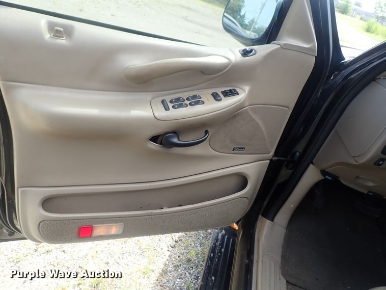 image for item DG2336 2001 Ford Expedition Eddie Bauer  SUV