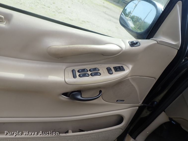 image for item DG2336 2001 Ford Expedition Eddie Bauer  SUV