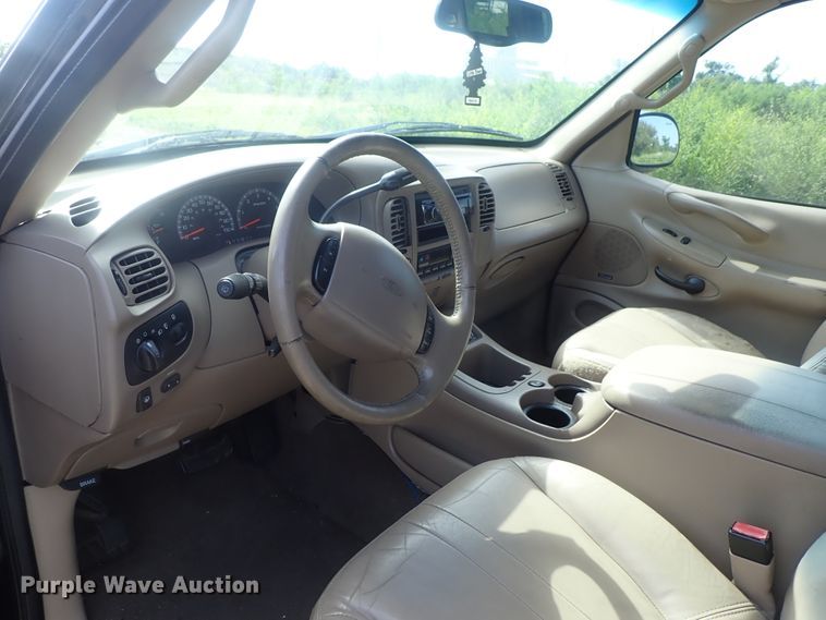 image for item DG2336 2001 Ford Expedition Eddie Bauer  SUV