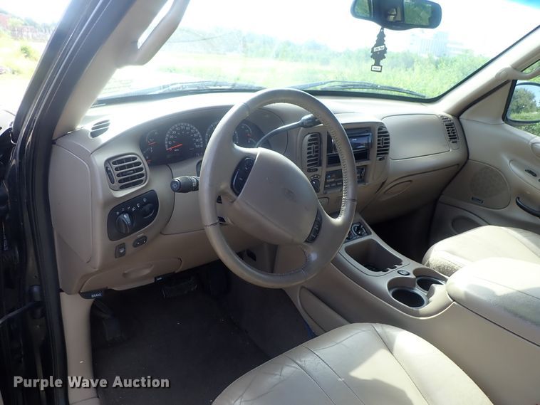 image for item DG2336 2001 Ford Expedition Eddie Bauer  SUV