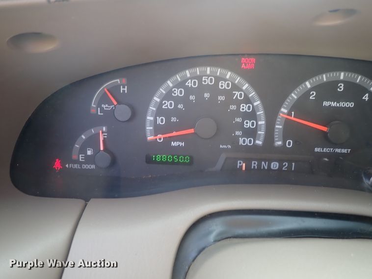 image for item DG2336 2001 Ford Expedition Eddie Bauer  SUV