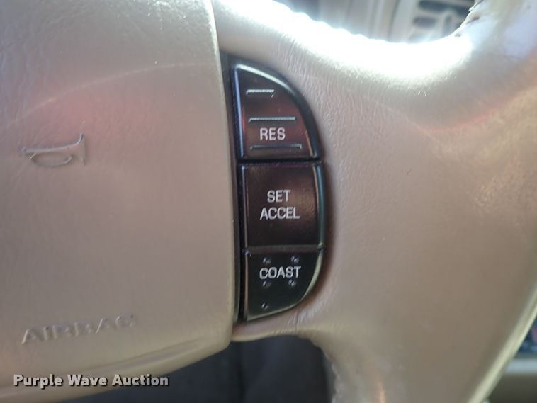 image for item DG2336 2001 Ford Expedition Eddie Bauer  SUV