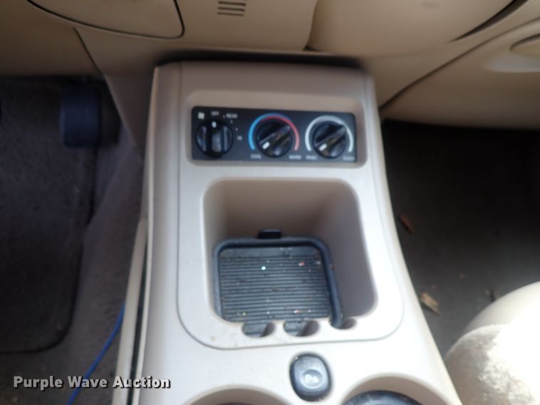 image for item DG2336 2001 Ford Expedition Eddie Bauer  SUV