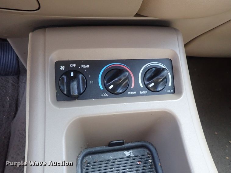 image for item DG2336 2001 Ford Expedition Eddie Bauer  SUV