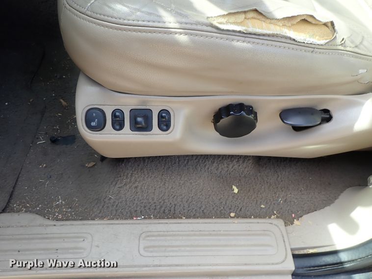 image for item DG2336 2001 Ford Expedition Eddie Bauer  SUV