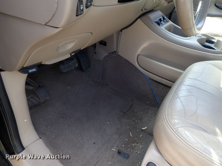 image for item DG2336 2001 Ford Expedition Eddie Bauer  SUV