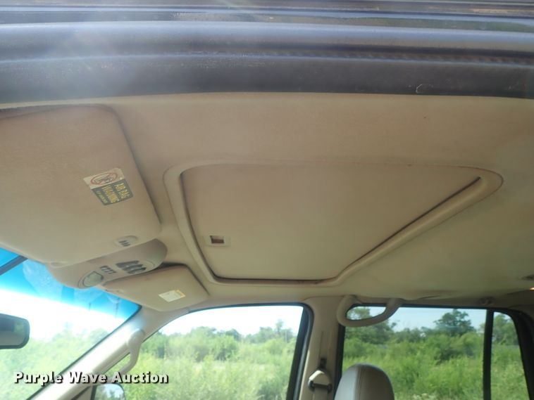 image for item DG2336 2001 Ford Expedition Eddie Bauer  SUV