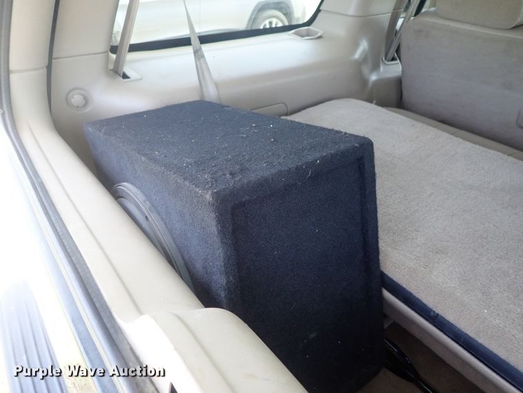 image for item DG2336 2001 Ford Expedition Eddie Bauer  SUV