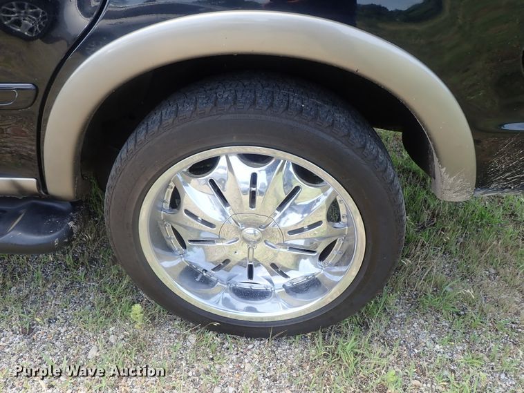 image for item DG2336 2001 Ford Expedition Eddie Bauer  SUV